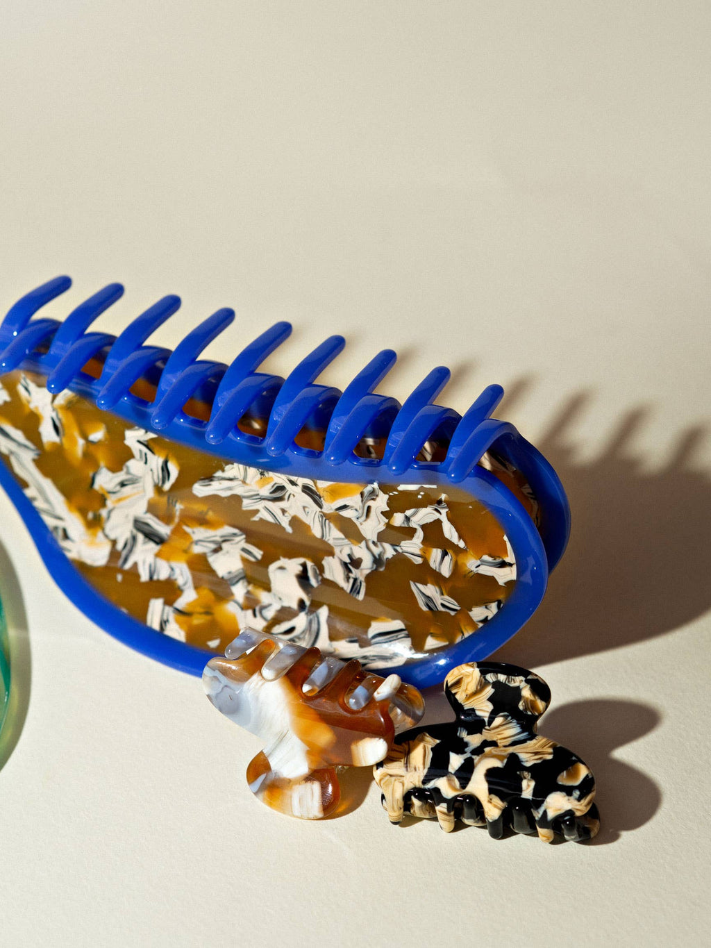 Etc.Store - Margo Large Claw in Blue / Latte